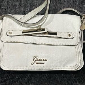 Guess crossbody white handbag, gently used, so lovely